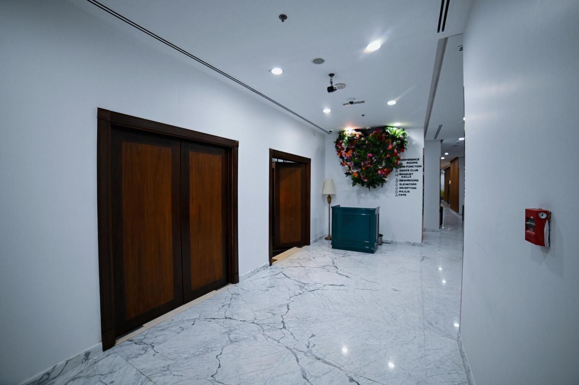 Seven Seas Hotel Dubai Exterior foto
